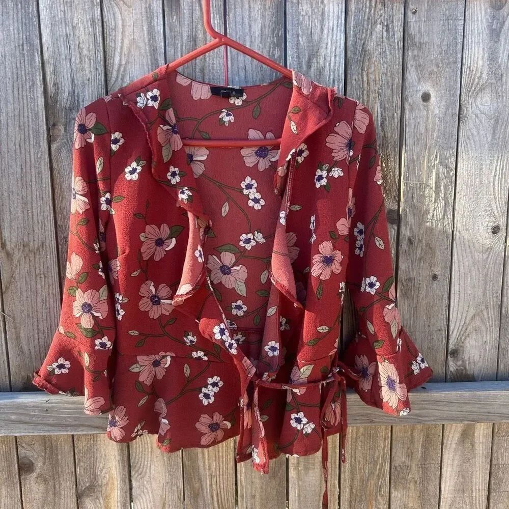 Mine coverlet blouse crisscross short sleeve size small